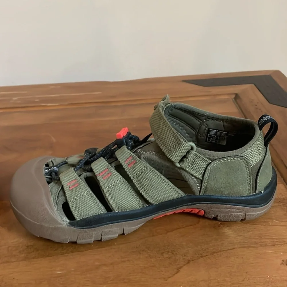 KEEN Water Sandals Size 3